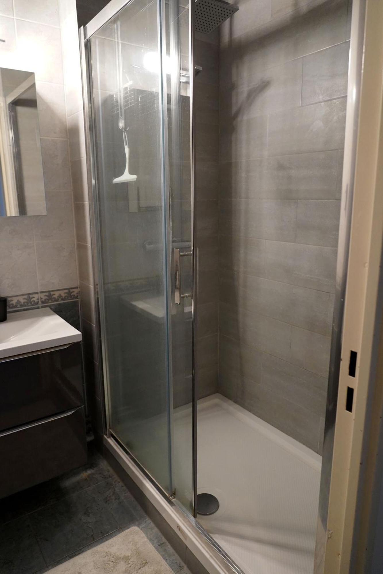 Le Beau Hugo Apartment Mainvilliers  ภายนอก รูปภาพ
