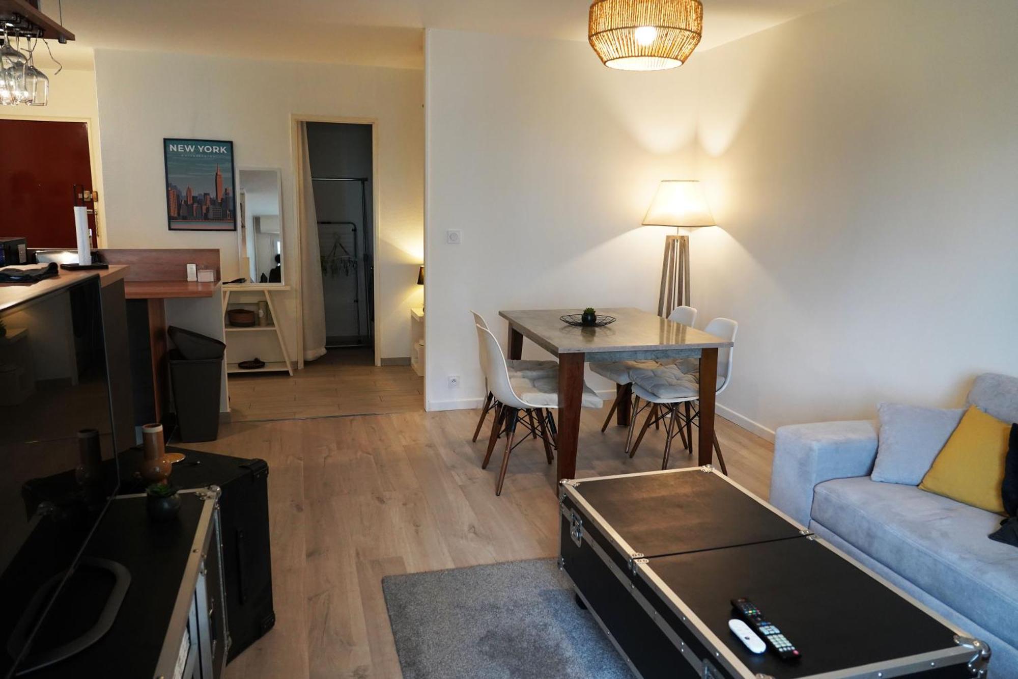 Le Beau Hugo Apartment Mainvilliers  ภายนอก รูปภาพ